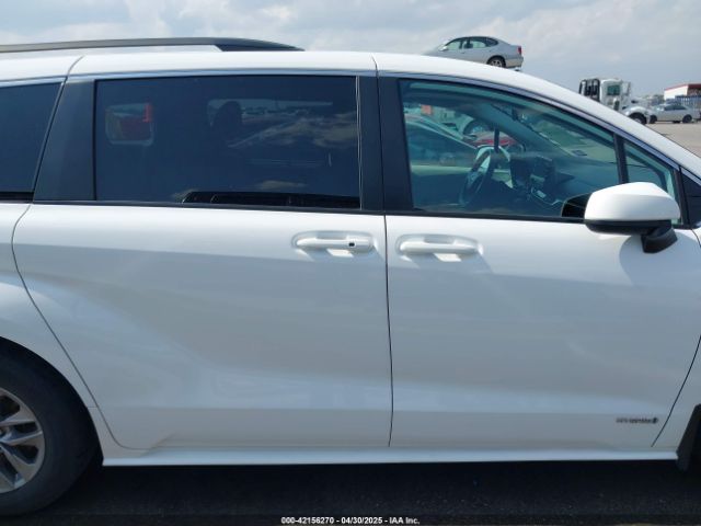 5TDBRKEC8MS035577 Toyota SIENNA LE