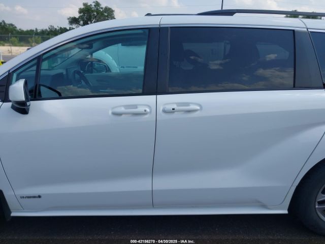 5TDBRKEC8MS035577 Toyota SIENNA LE