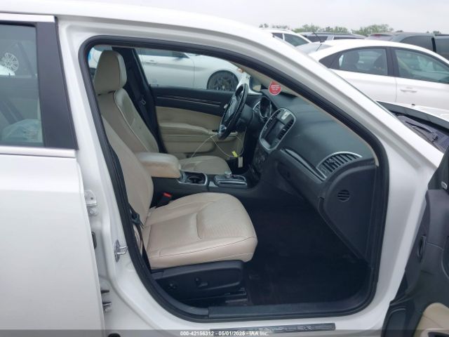 2019 CHRYSLER 300 2C3CCAEG1KH536281 Photo 4