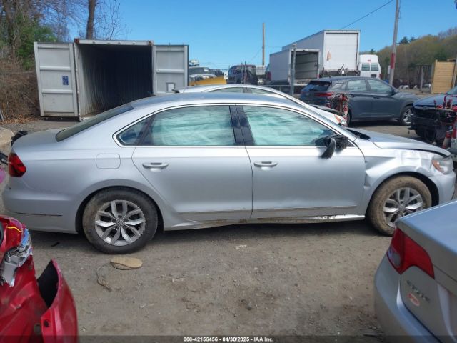 1VWAT7A31HC075505 Volkswagen Passat 1.8t S