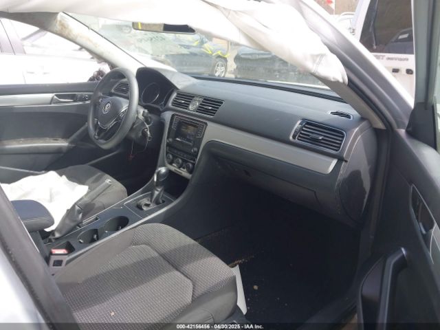 1VWAT7A31HC075505 Volkswagen Passat 1.8t S