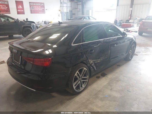 2019 AUDI A3 WAUAUGFF5K1010952 Photo 3