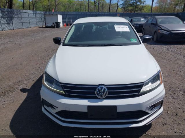 3VWDB7AJ0JM207494 Volkswagen Jetta 1.4t Se/1.4t Wolfsburg Edition