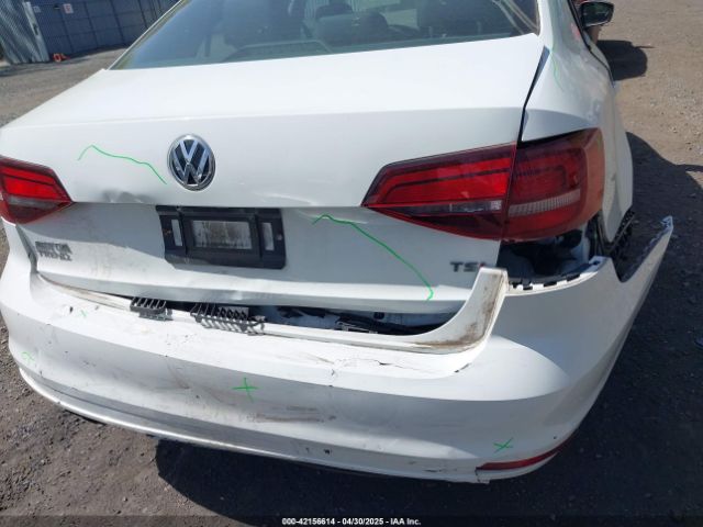 3VWDB7AJ0JM207494 Volkswagen Jetta 1.4t Se/1.4t Wolfsburg Edition