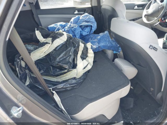 KM8J2CA49MU390950 Hyundai TUCSON SE