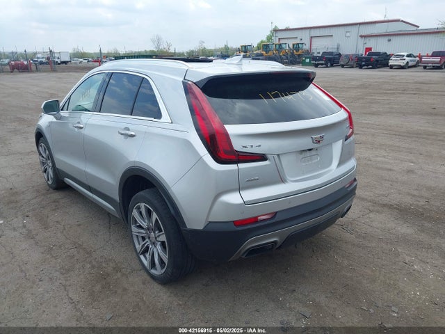 2019 CADILLAC XT4 1GYFZDR42KF117473 Photo 2