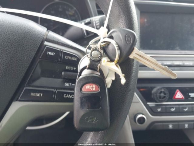 5NPD84LFXHH158569 Hyundai ELANTRA SE