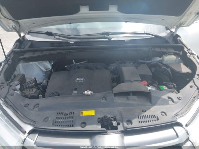 5TDKZRFH7JS546793 Toyota Highlander Xle