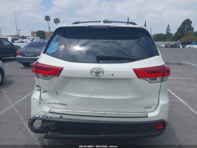 5TDKZRFH7JS546793 Toyota Highlander Xle