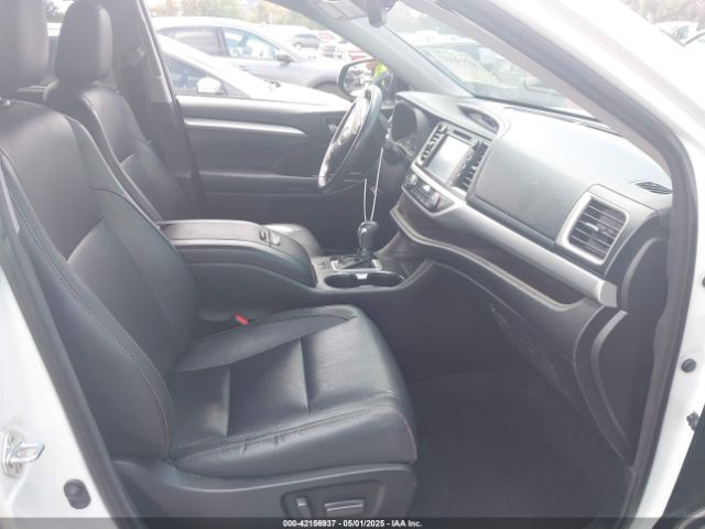 5TDKZRFH7JS546793 Toyota Highlander Xle