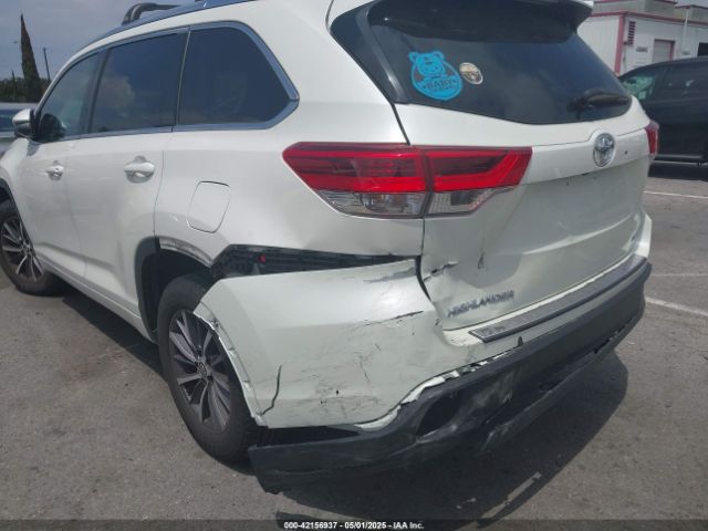 5TDKZRFH7JS546793 Toyota Highlander Xle