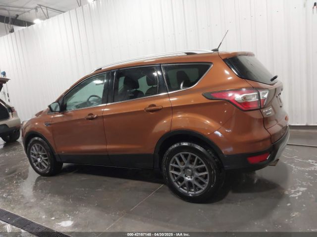 1FMCU0J95HUA38807 Ford Escape Titanium
