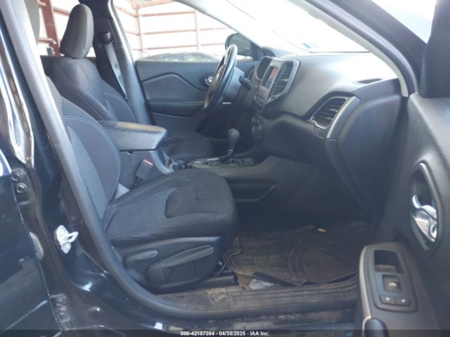 1C4PJLCB1KD444428 Jeep Cherokee Latitude Fwd