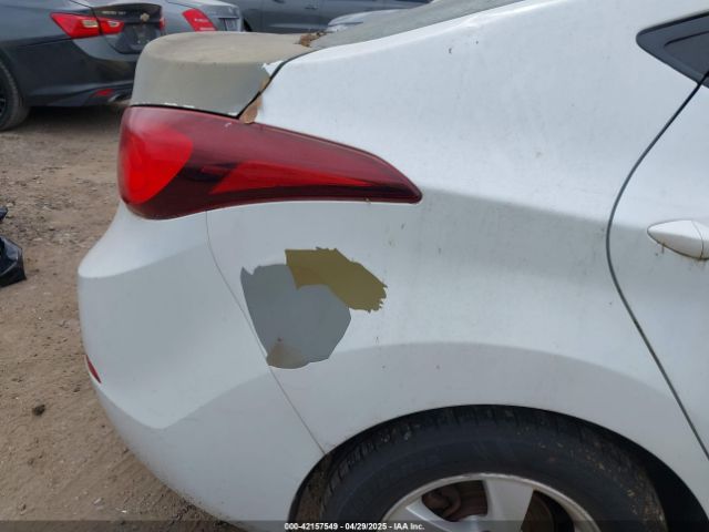 5NPDH4AE1FH637065 Hyundai ELANTRA SE