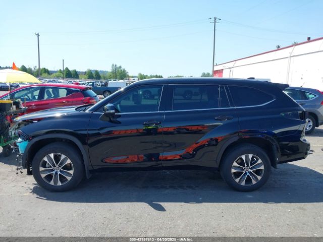 5TDGZRBH2NS231580 Toyota Highlander Xle