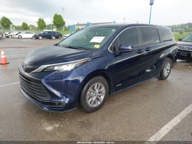 2021 TOYOTA SIENNA 5TDKRKEC8MS066277 Photo 1