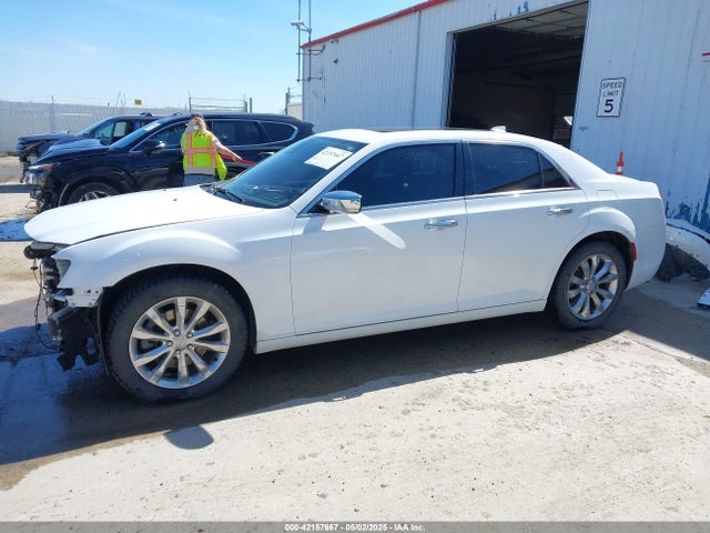 Chrysler 300 2016 2C3CCAKG5GH136428 Image 2