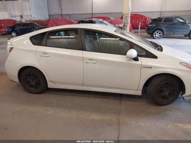 JTDKN3DU2F0470886 Toyota Prius Two