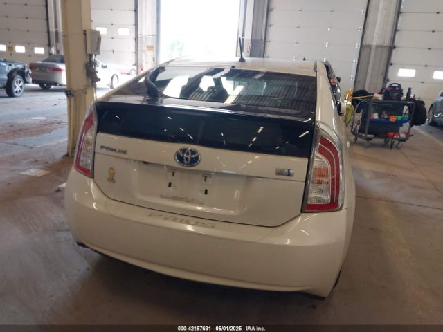 JTDKN3DU2F0470886 Toyota Prius Two