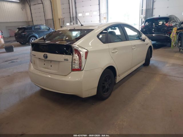 JTDKN3DU2F0470886 Toyota Prius Two
