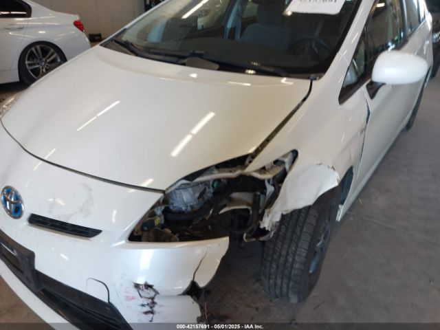 JTDKN3DU2F0470886 Toyota Prius Two