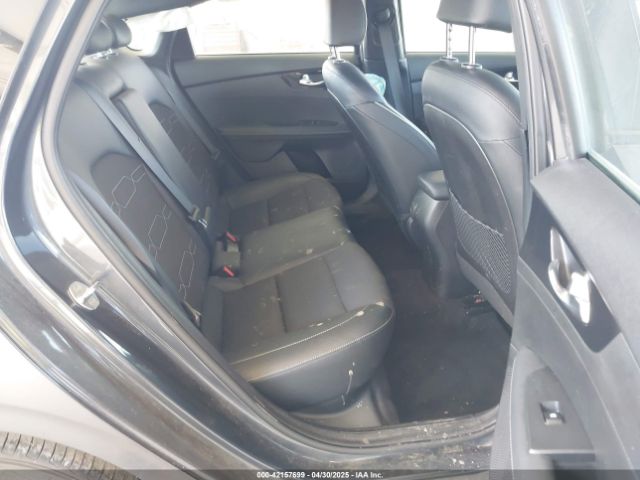 3KPF54AD7PE572821 KIA Forte Gt-line