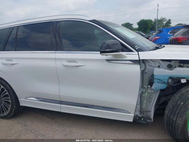 5LM5J9XC6PGL07660 Lincoln Aviator Black Label