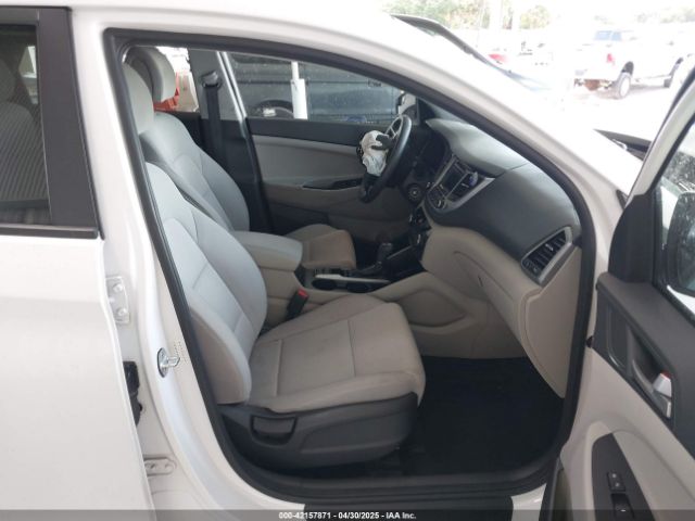 KM8J2CA44JU657178 Hyundai TUCSON SE