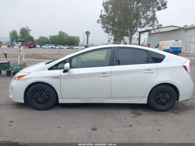 JTDKN3DU7F0426088 Toyota Prius Two