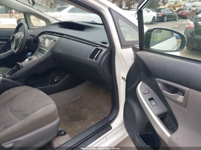 JTDKN3DU7F0426088 Toyota Prius Two
