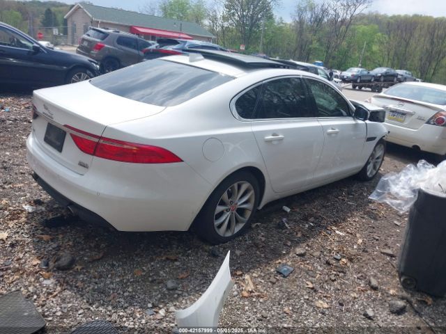 2018 JAGUAR XF SAJBJ4FX0JCY55655 Photo 3