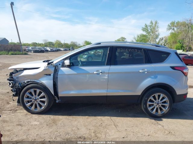 1FMCU0J92JUC69282 Ford Escape Titanium