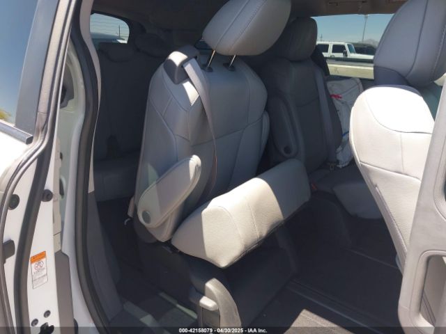 5TDJRKECXNS118859 Toyota SIENNA XLE