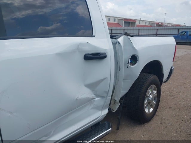 3C6UR5DL8RG266424 RAM 2500 Big Horn  4x4 6'4 Box