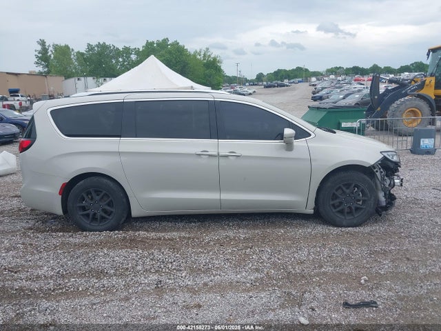 2C4RC1BG8MR590961 Chrysler Pacifica Touring L