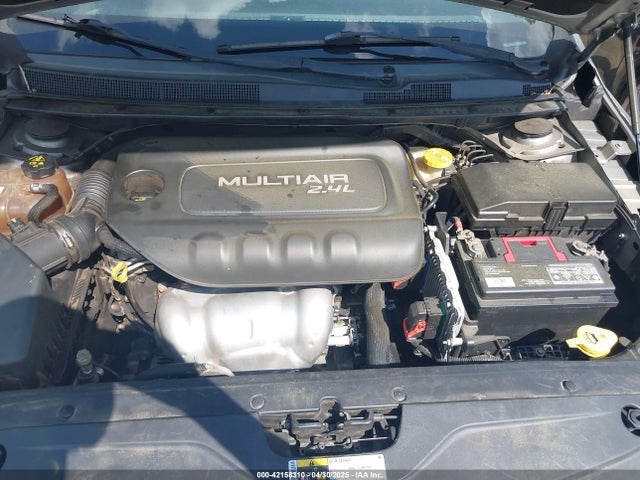 1C3CCCAB0GN102079 Chrysler 200 Limited