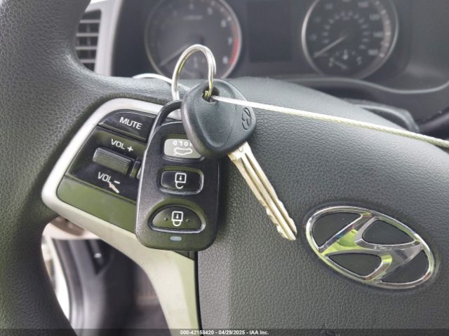 KMHD74LF4HU072081 Hyundai ELANTRA SE