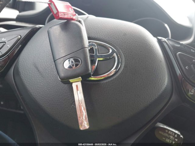NMTKHMBX6JR021855 Toyota C-HR XLE