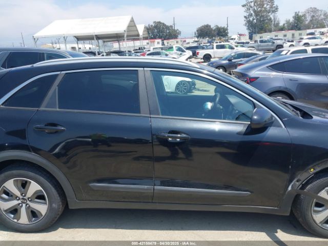 KNDCB3LC0K5290177 KIA NIRO LX