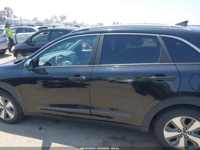 KNDCB3LC0K5290177 KIA NIRO LX