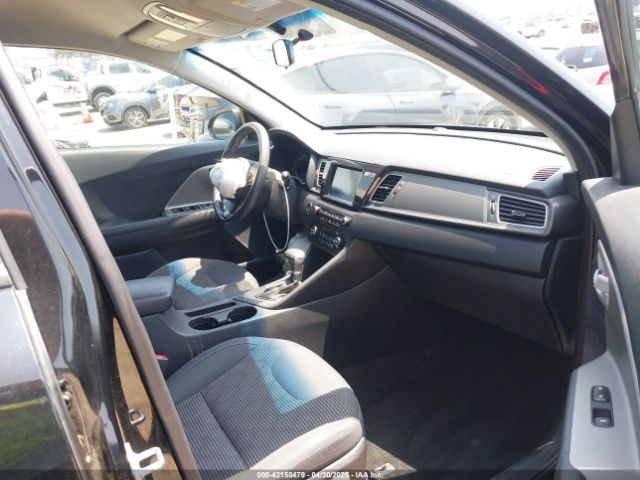 KNDCB3LC0K5290177 KIA NIRO LX