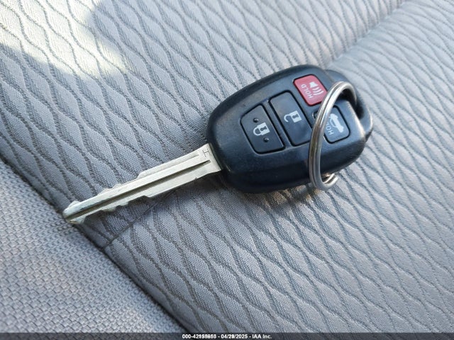 Toyota COROLLA LE 2016 5YFBURHE7GP446017 Image 11