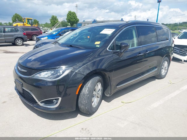2C4RC1BG1JR263569 Chrysler Pacifica Touring L