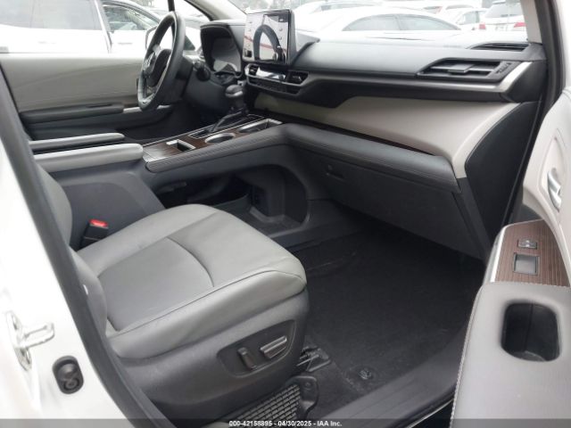 5TDYRKEC3PS141787 Toyota SIENNA XLE