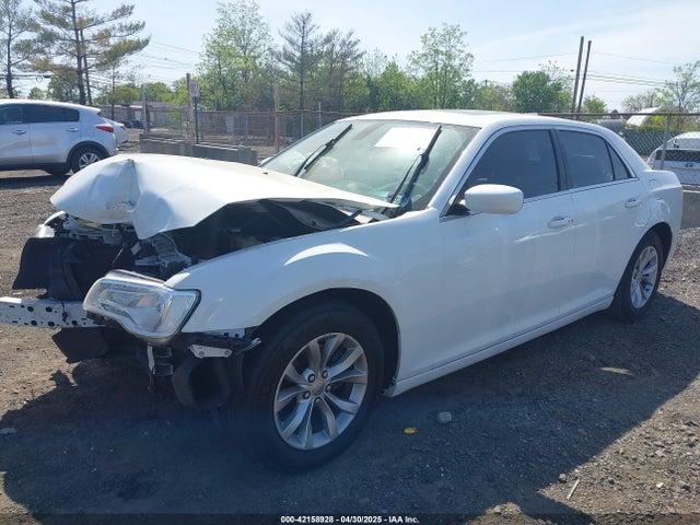 Chrysler 300 Limited 2016 2C3CCAAG5GH147494 Image 2
