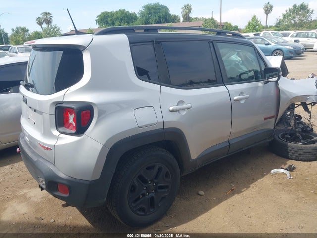 ZACCJBCB1JPG71823 Jeep Renegade Trailhawk 4x4