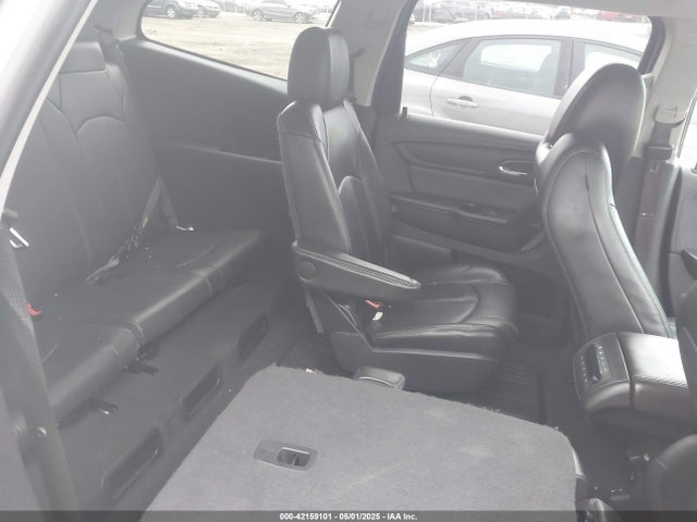 1GNKVHKD8HJ181502 Chevrolet Traverse 2lt
