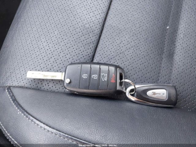 5XYPHDA51GG031156 KIA Sorento 3.3l Ex