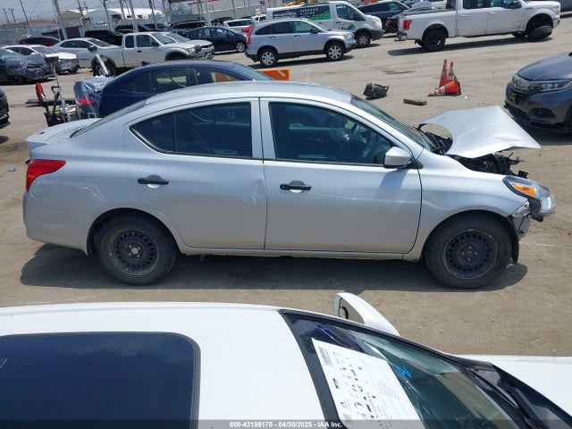 3N1CN7AP8JL881718 Nissan Versa 1.6 S+