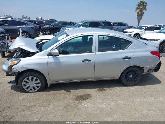 3N1CN7AP8JL881718 Nissan Versa 1.6 S+